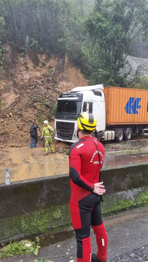 Deslizamento Na BR 376 Veja Imagens Dos Trabalhos Do Corpo De