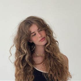 8 Hot Sexy Noemie Juno Bikini Pics