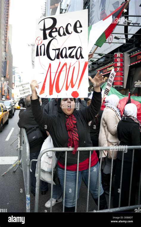 USA: NYC, NY. Pro-Palestinian demonstrators at Times Square protest ...