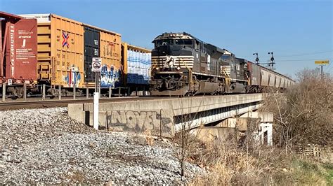 Best Train Horn Salute Ever As Trains Pass On Bridge Csx Norfolk