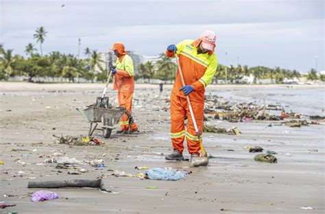 Mais De Toneladas De Lixo S O Recolhidas Nas Praias Da Capital