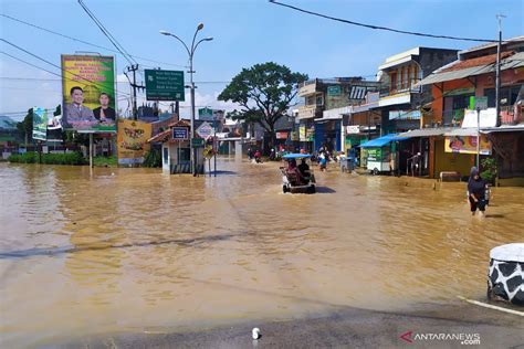 Banjir Terjang Baleendah Bandung Ketinggian Air Hingga 2 5 Meter