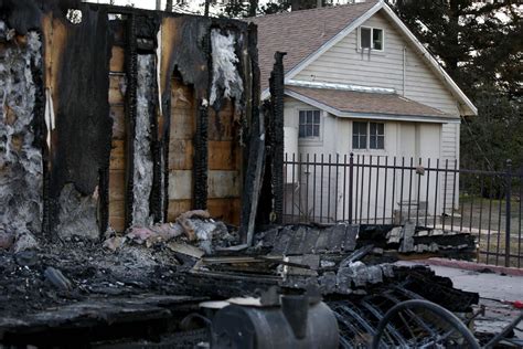 Wildfire Burns Ravages Northern California Town Of Weed Los Angeles