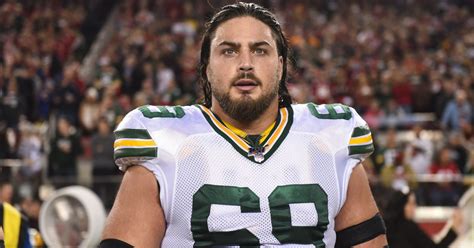 Watch Green Bay Packers Lineman David Bakhtiari Chugs Beer At Bucks