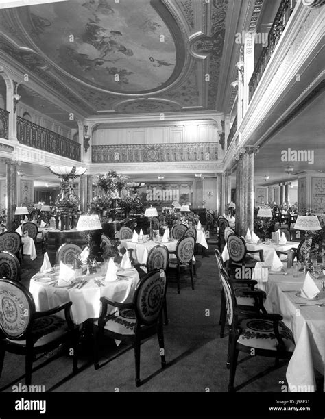 View Of The First Class Dining Saloon On The Rms Aquitania Stock Photo