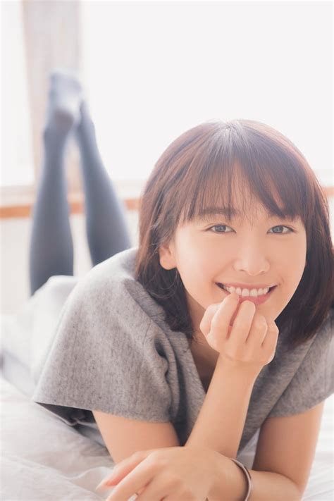 新垣結衣、透明感溢れる“笑顔”が眩しい モデルプレス