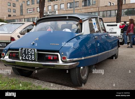 Citroen DS 21 at rally of vintage car Stock Photo - Alamy