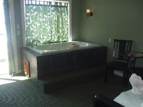 All rooms feature Oceanfront Jacuzzi Tubs! - Picture of Starfish Manor ...