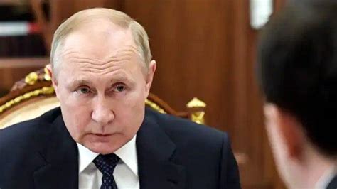 Takut Dibunuh Vladimir Putin Kini Dijaga Tas Nuklir Rahasia Begini