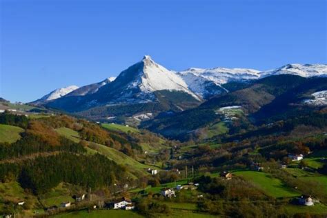 Txindoki Desde Lazkao Mendi Foto De Orendain Calendario De Gipuzkoa