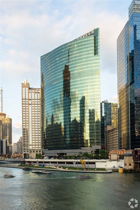 The secret 333 wacker drive chicago floor with the best views 15