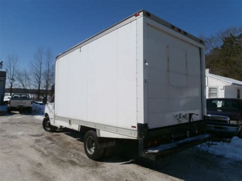 2002 Chevrolet Cutaway Box Truck Van 3500 57l Great Shape 14 X 8