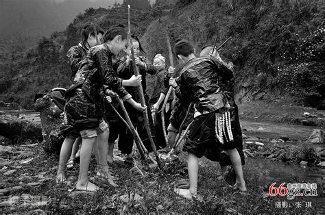 探秘苗族部落：岜沙成人礼上的授枪仪式 贵州旅游在线