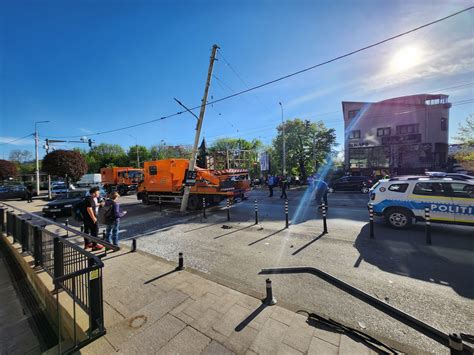 Accident Pe Strada Palat Impact Ntre Un Autobuz I Un Autoturism