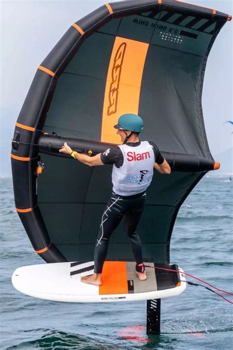 Il Wing Foil Spopola Velisti Kiters Windsurfisti Per Tutti La