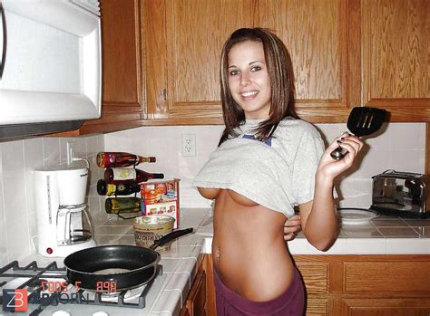 Regine Della Casa Troie In Cucina Vagina Housewife ZB Porn