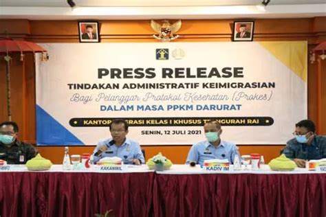 Langgar PPKM Darurat Tiga WNA Dideportasi Bali Express