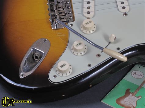 Fender Stratocaster Tone Sunburst Guitarpoint