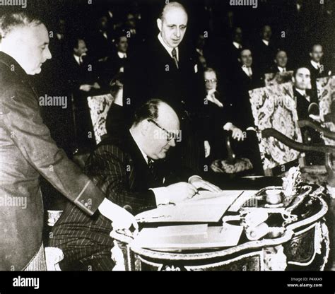 Ceremonia de firma del tratado fotografías e imágenes de alta