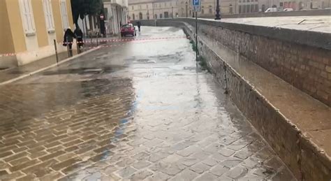 Maltempo Nelle Marche Allarme Per Il Misa A Senigallia Scuole Chiuse