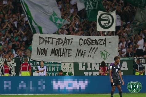 Werder Brema Bayern Monaco Uno Striscione Per I Tifosi Del Cosenza