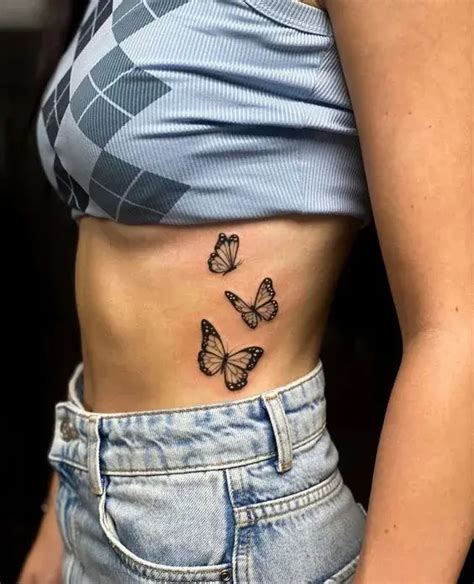 Tatuajes De Mariposas En La Costilla