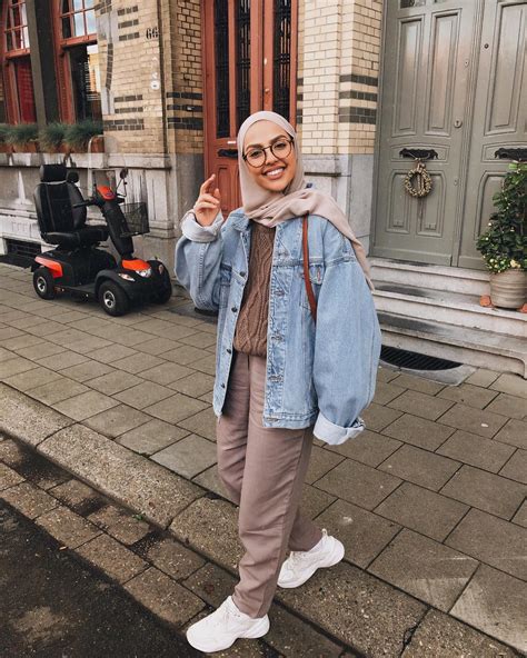 20 Popular Hijab Street Style Fashion Ideas For This Season