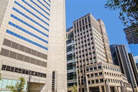 Montreal Centro De La Ciudad Edificios Modernos En El Bulevar Robert