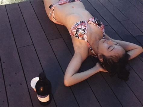 4 Hot Sexy Sherman Chung Bikini Pics