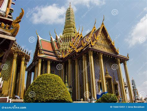 Inside the Grand Palace in Bangkok Editorial Photo - Image of golden ...