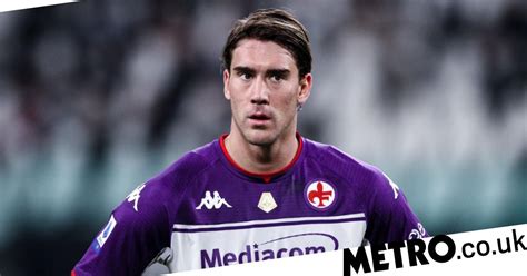 Manchester United Join Race For Fiorentina Striker Dusan Vlahovic