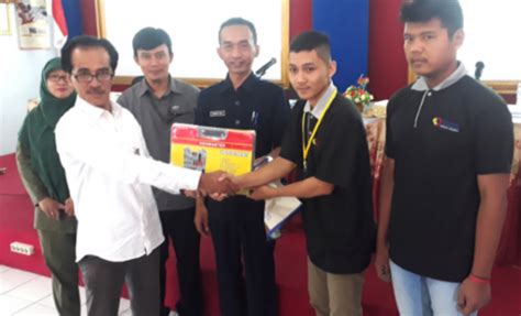 Smk Pgri Ponorogo Bekali Alumni Tbsm Honda Sertifikasi Standar