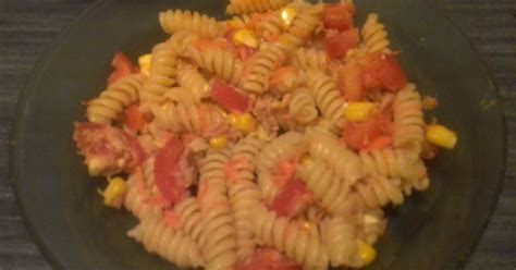 Ensalada con fideos tirabuzón Ideal para días de calor Receta de