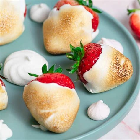 Easy Toasted Marshmallow Strawberries Only 2 Ingredients