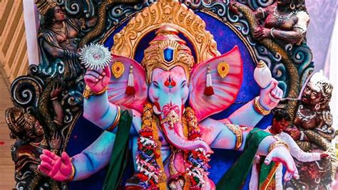 10 Famous Ganpati Pandals In Mumbai You Must Visit By Ugtworld