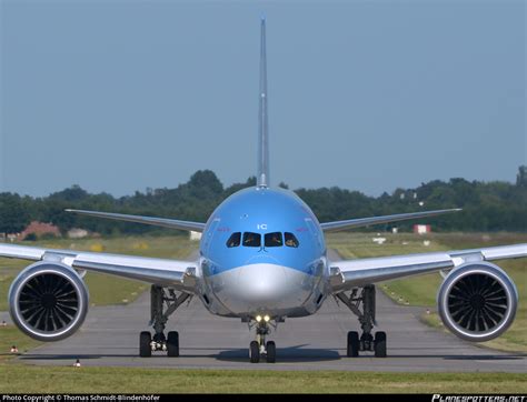 G Tuic Thomson Airways Boeing Dreamliner Photo By Thomas Schmidt