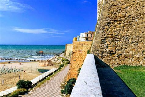 Viaggi E Sapori Cosa Vedere A Termoli Mare Spiagge E Centro Storico