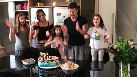 Rodrigo Faro celebra 44 anos com sua família