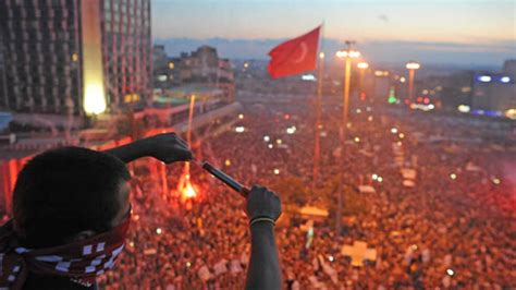 Barricades bolster Turkey's Taksim Square protests