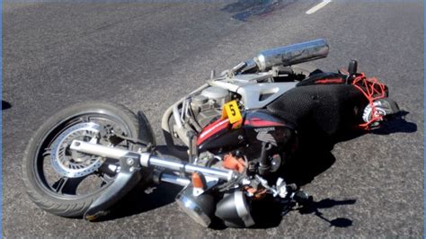 Edomex motociclista derrapa y muere en la México Pirámides El