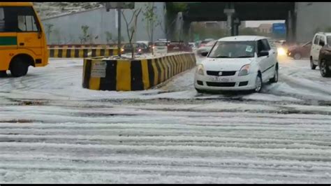 Snowfall In Delhi India Crazy Weather How Insanely Cold It Is In