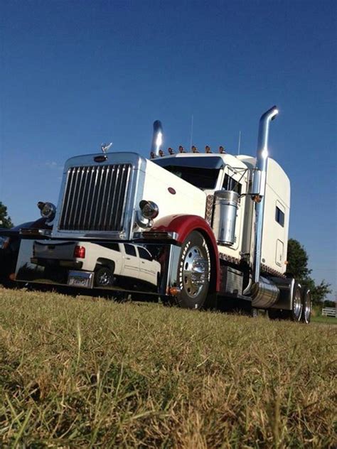 Pin By James Seidl On Peterbilt Conventional Peterbilt Vehicles Trucks