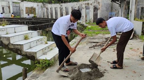 Foto Gotong Royong Bersama Santri SDG Sumut Renovasi Ruang Ponpes