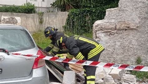 Vento A Palermo Fa Crollare Muri Su Auto Parcheggiate Raffiche Fino A