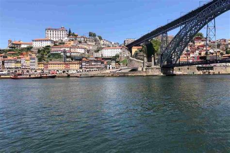 Cinco Lugares Imprescindibles Que Visitar En Una Escapada A Oporto