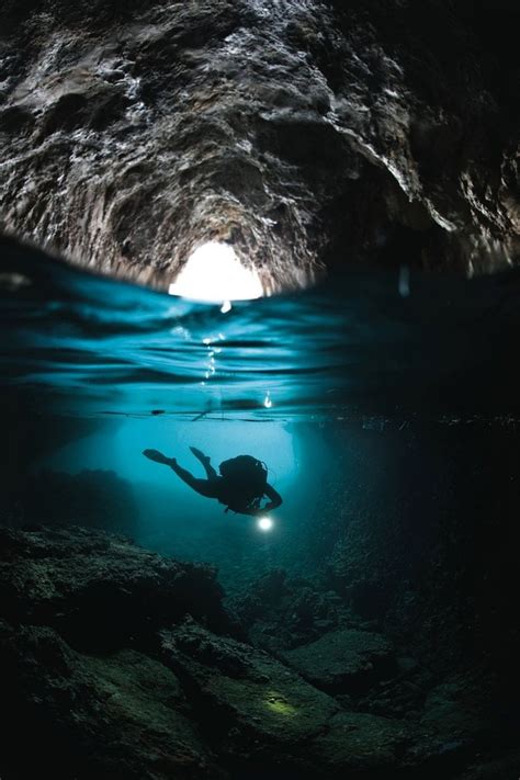 Underwater cave exploration : pics