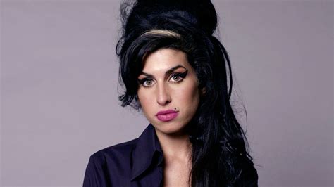 Amy Winehouse Wallpapers 4k Hd Amy Winehouse Backgrounds On Wallpaperbat