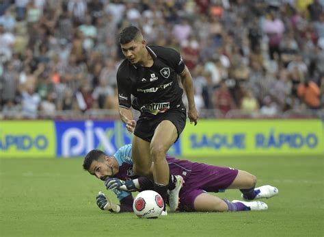 Erison Do Botafogo Eleito Revela O Do Campeonato Carioca Atacante