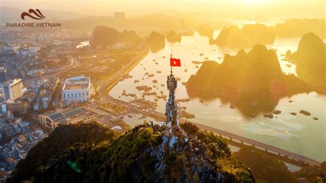 Halong Bay Sunrise: A Visual Delight in Paradise