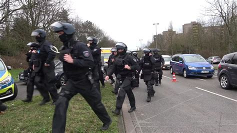 Amok Alarm in Gesamtschule SEK MEK durchsuchen 2 Schulen in Köln